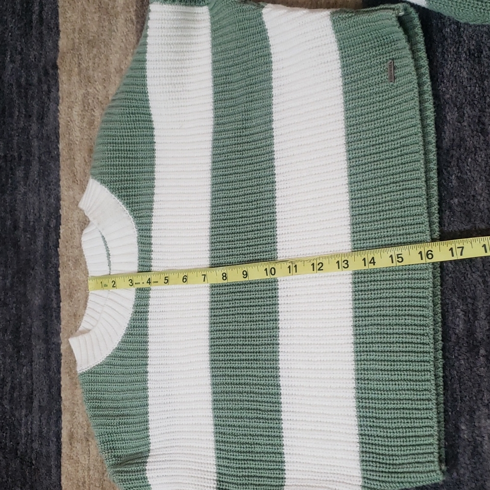 New hollister sweater. #5 - Picture 5 of 6